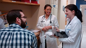 Group-of-docs-with-patient